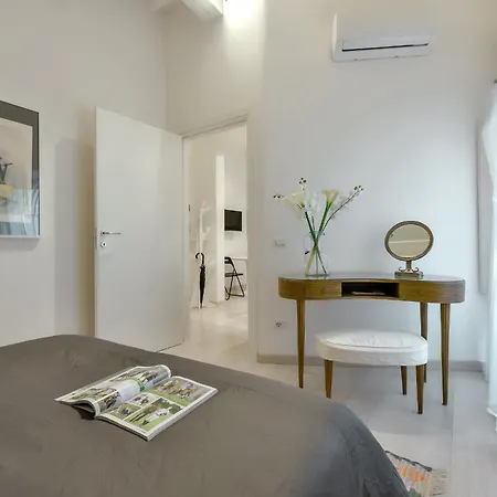 Minerva Arno River Floransa