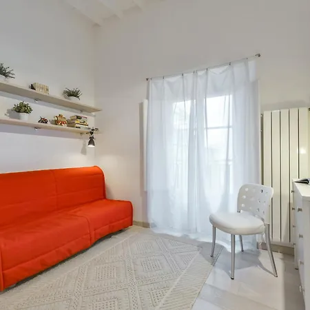 Minerva Arno River Apartman *